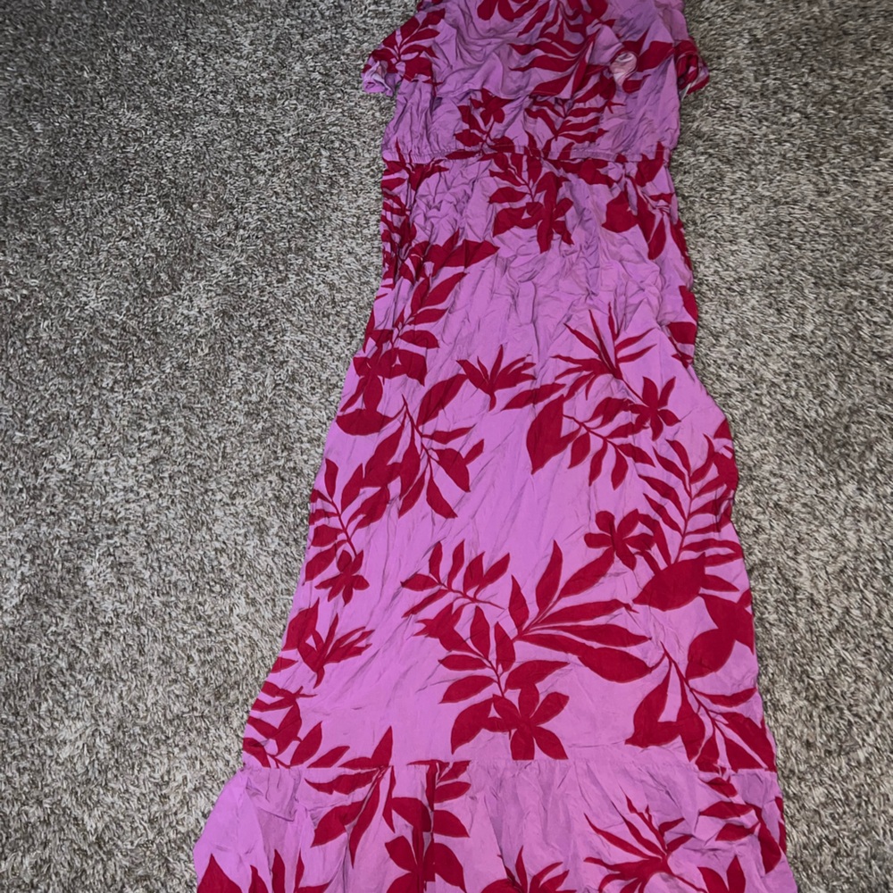 Ankle length dress!! Super cute and comfy, never worn!!